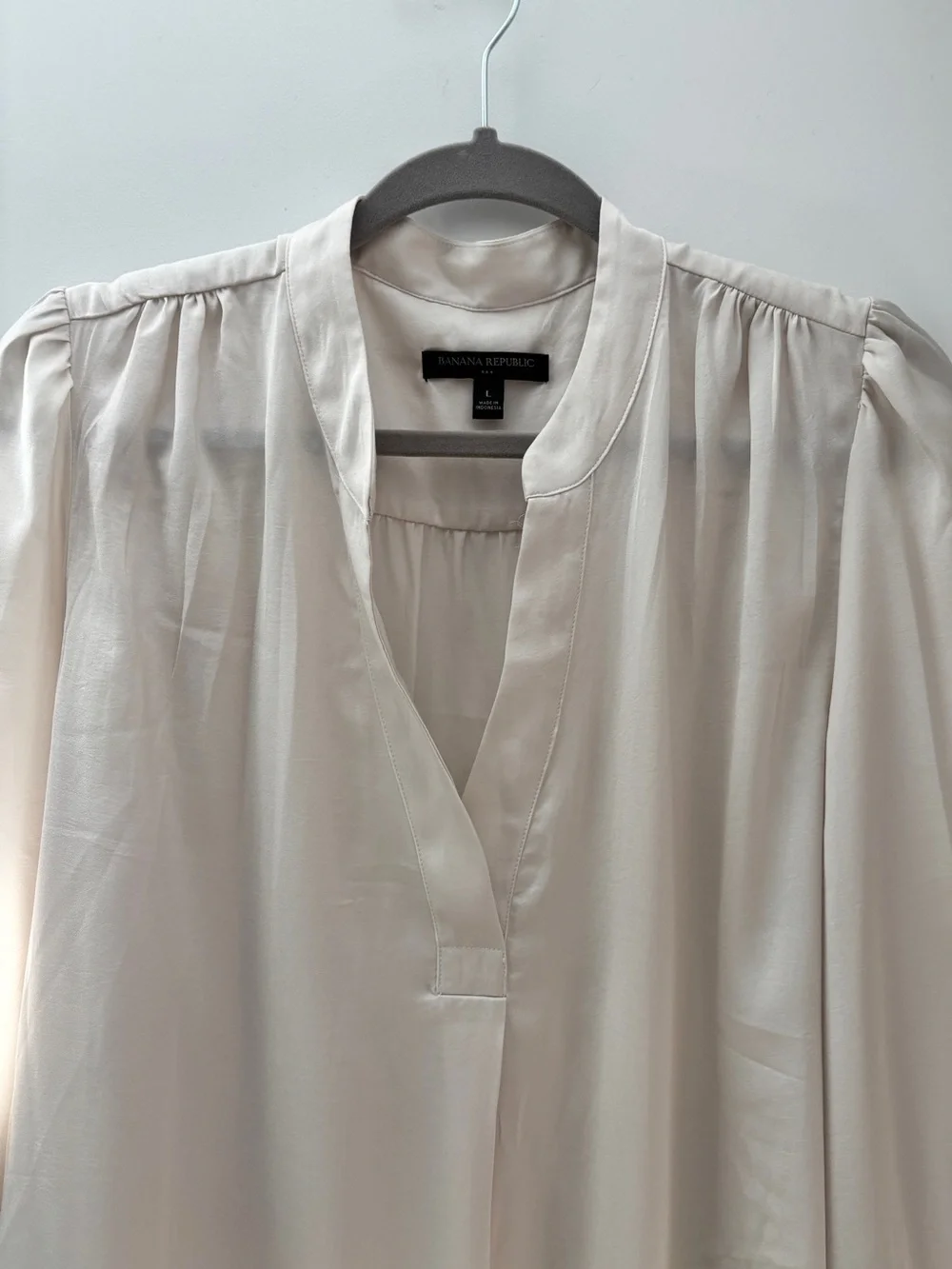 Banana Republic Ivory Silk Feel Popover Blouse Poet Sleeve Large L Boho Romantic